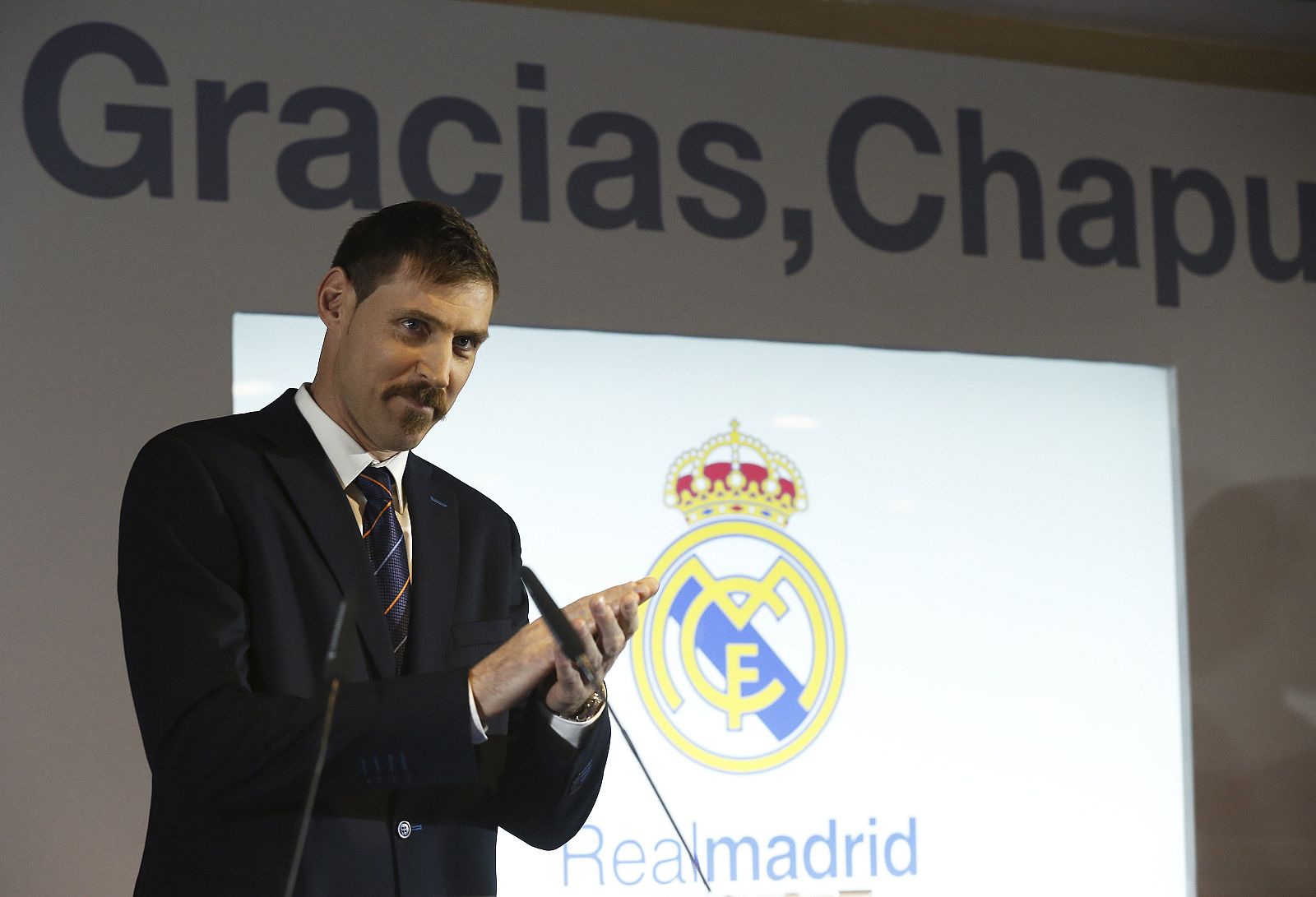 El argentino Andrés Nocioni durante el homenaje que le ha ofrecido el club blanco.