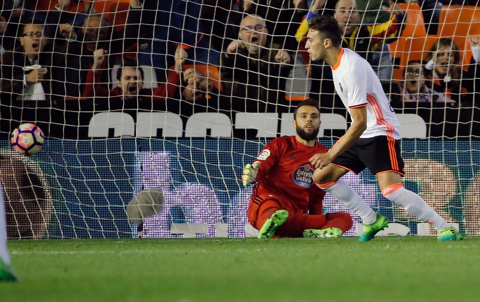 Munir bate al portero del Celta