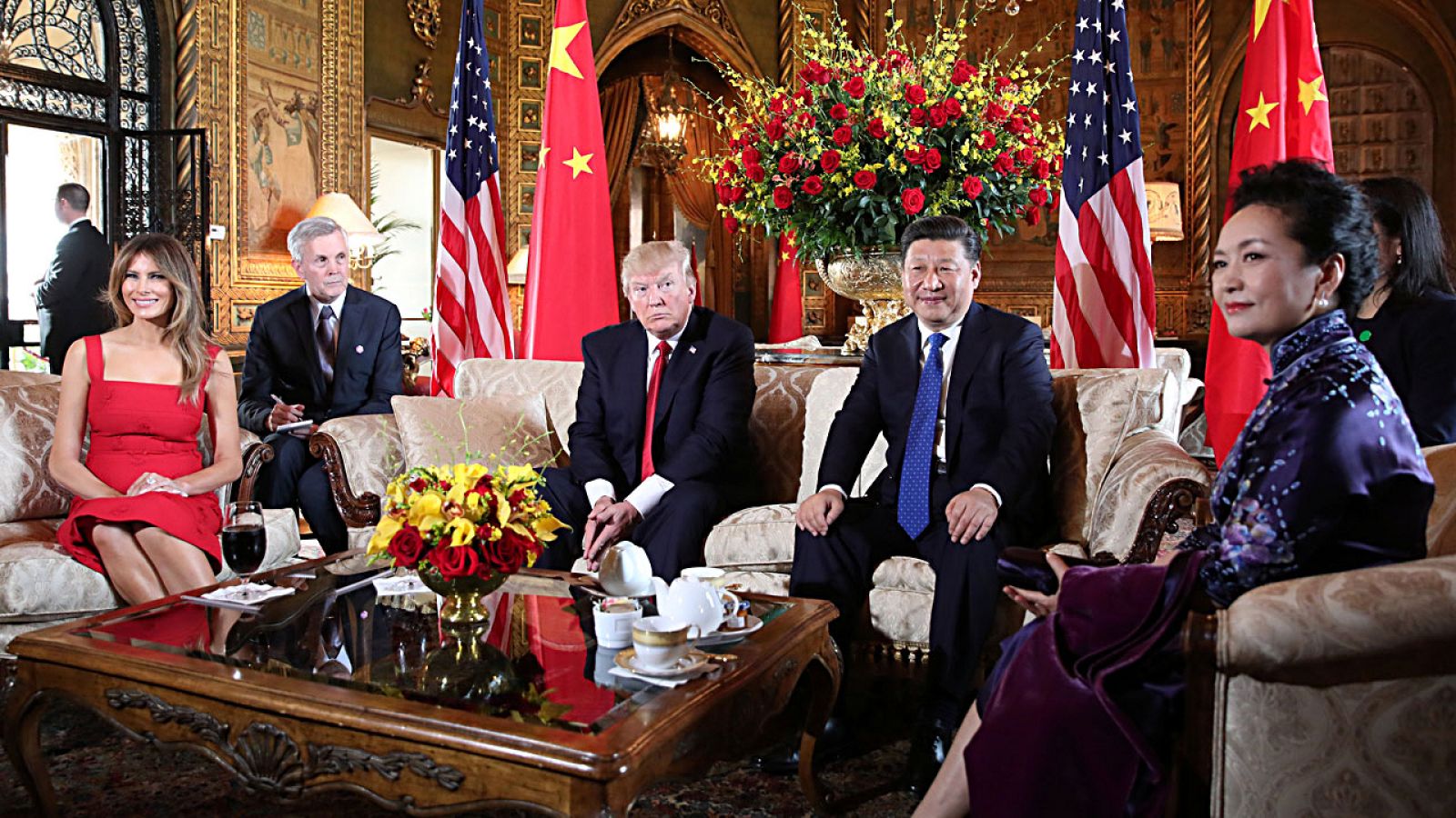 El presidente de EE.UU. Donald Trump posa junto al presidente chino Xi Jinping y las esposas de ambos