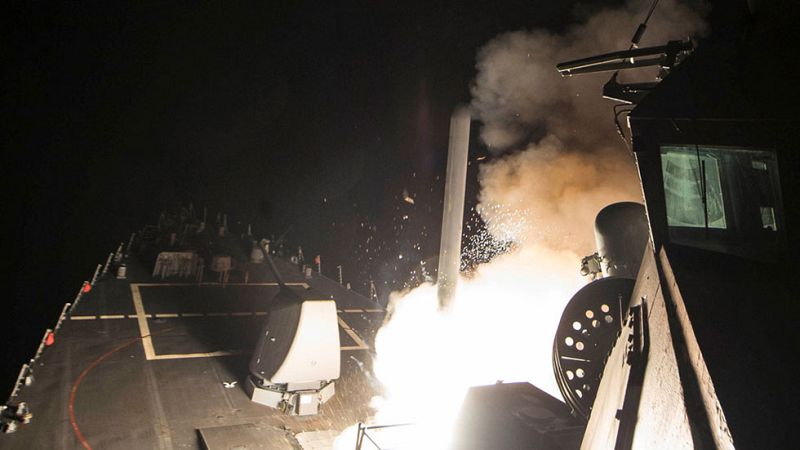 EE.UU. bombardea por primera vez a Asad como respuesta por el supuesto ataque químico en Jan Sheijun 