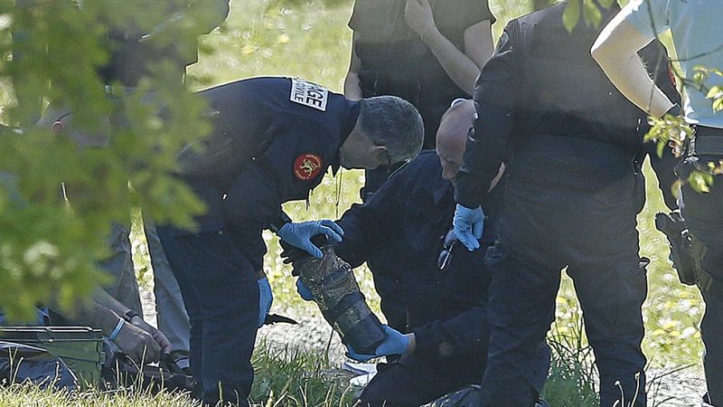 ETA revela a Francia la ubicación de ocho zulos con 120 armas y tres toneladas de explosivos