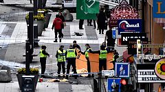 Cuatro muertos al ser atropellados por un camión en el centro de Estocolmo en un "atentado terrorista"