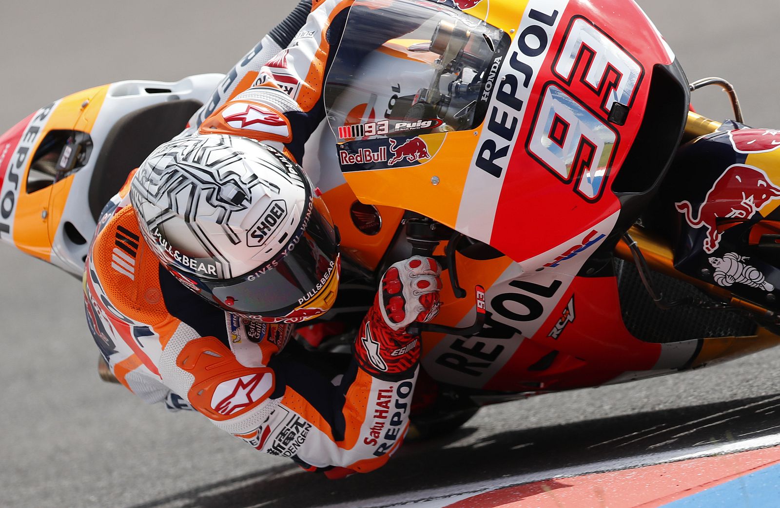 El piloto español Marc Márquez de Honda durante la primera jornada de entrenamientos libres del Gran Premio de Argentina.