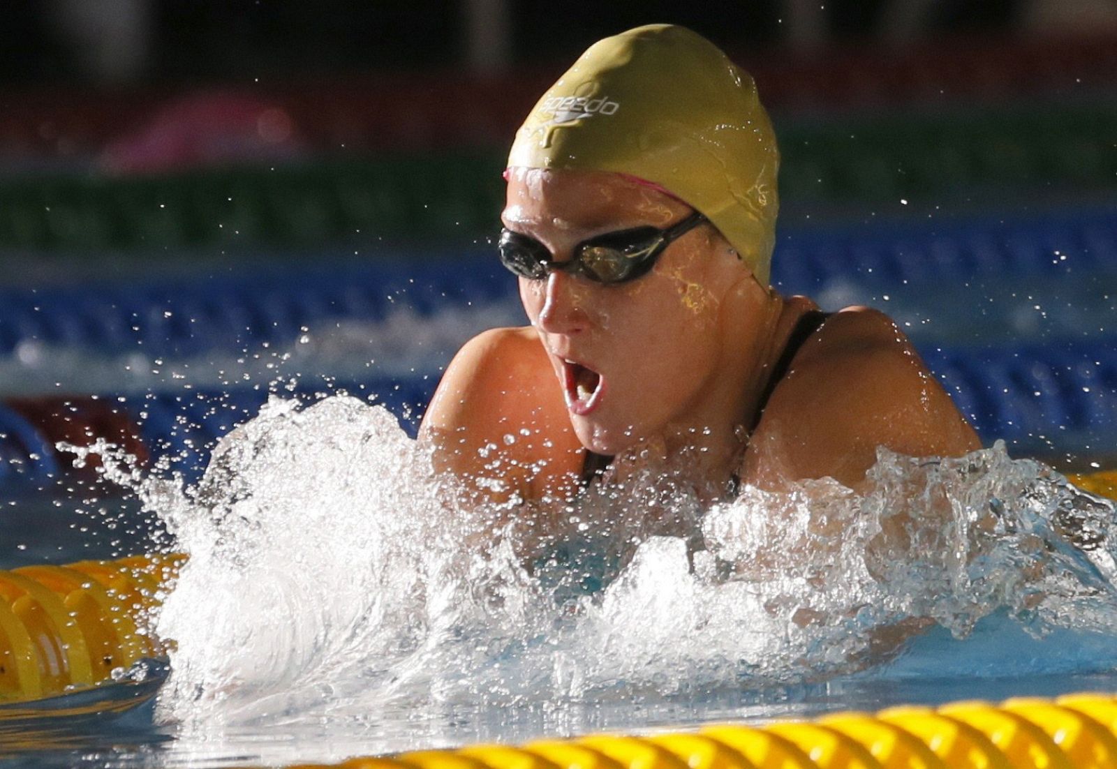 Mireia Belmonte nada en la prueba de 200 Estilos durante los XVIII Caompeonatos de España de Natación.