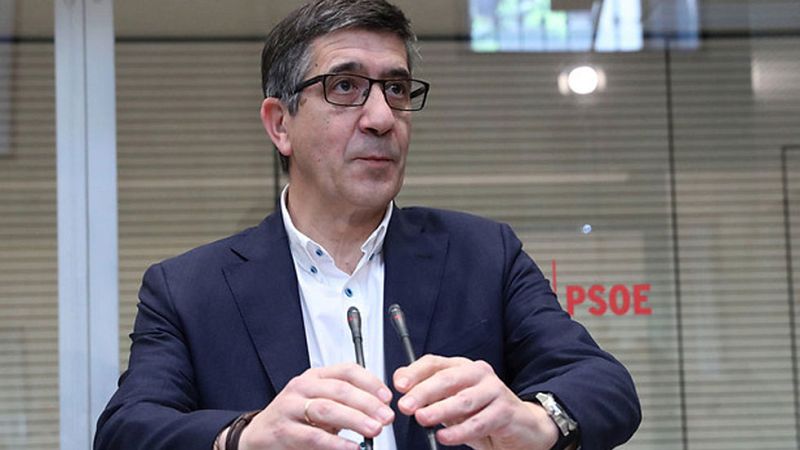López y Díaz registran sus precandidaturas en Ferraz mientras que Sánchez lo hará este martes