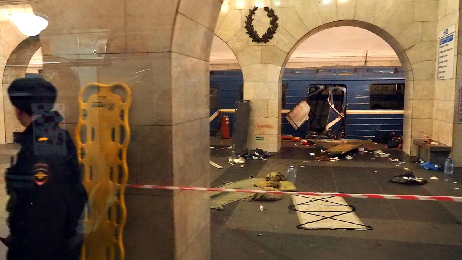 La estación del Instituto Tecnológico (Tejnologuícheski) del metro de San Petersburgo, poco después del atentado