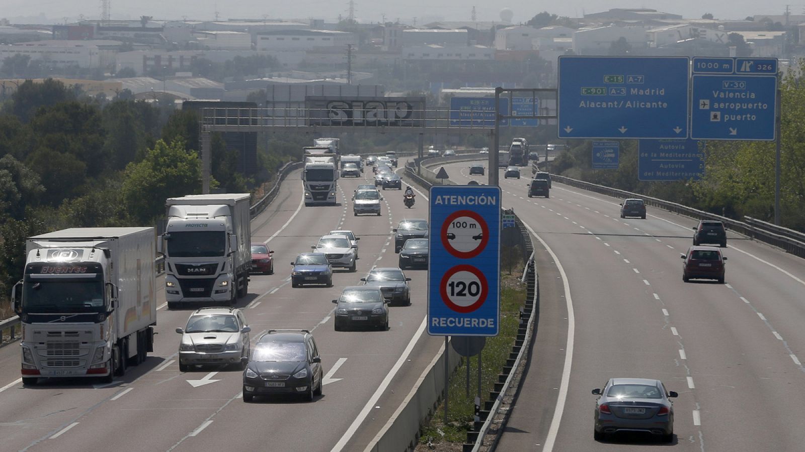 Vista general de la A-7 a la altura de Paterna (Valencia)