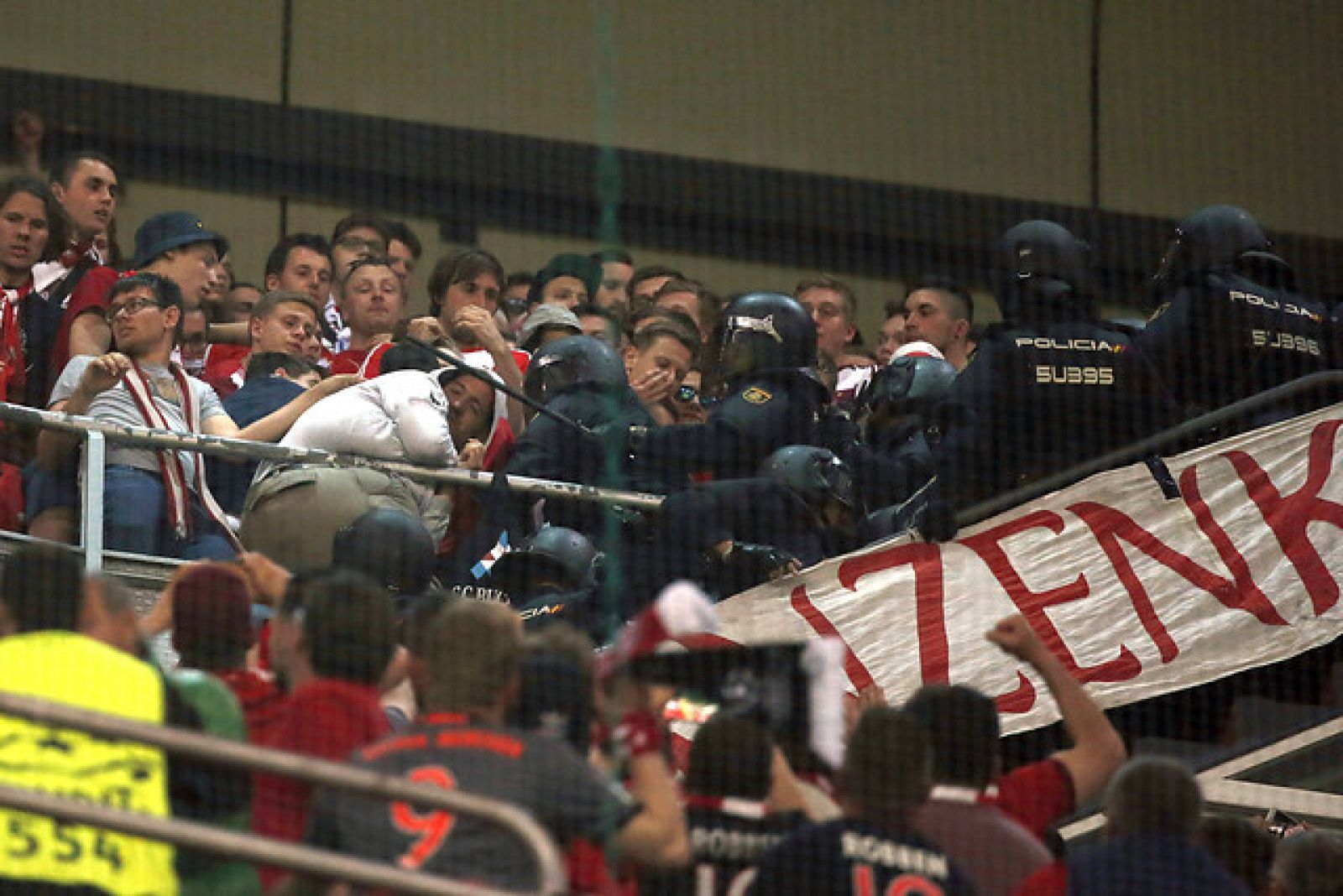 El Bayern denuncia la actuación policial contra sus seguidores