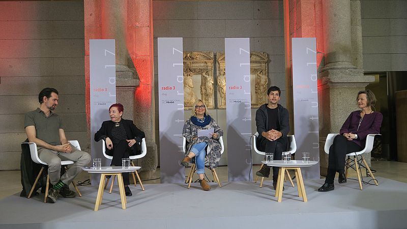 "Quieren que tengamos móviles para jugar, pero no para trascender"