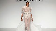 La raza de Juana Martín y el chic de Juanjo Oliva enamoran en Pasarela Costura España