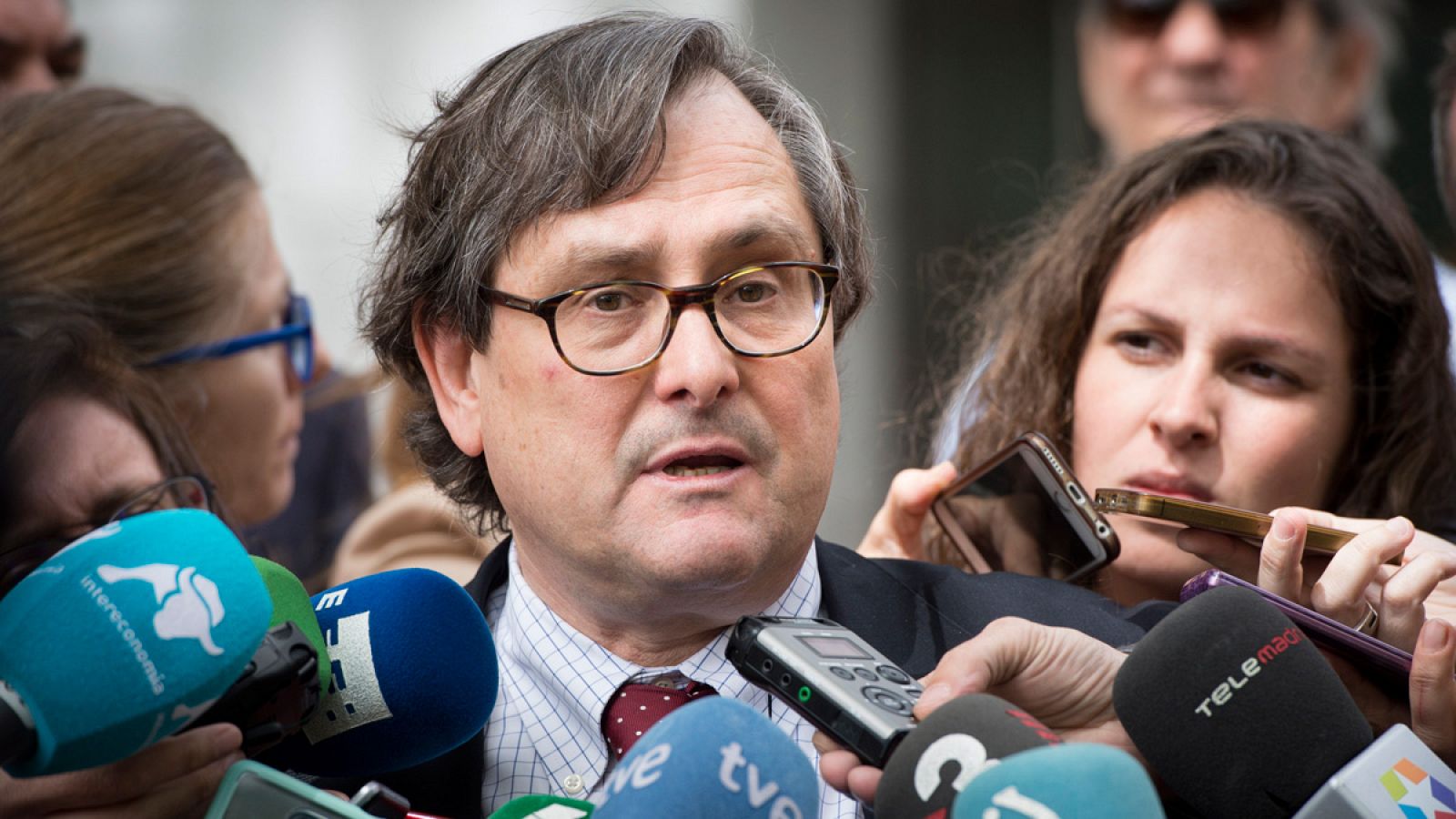 El director de 'La Razón', Francisco Marhuenda, atiende a los periodistas tras declarar como investigado en la Audiencia Nacional