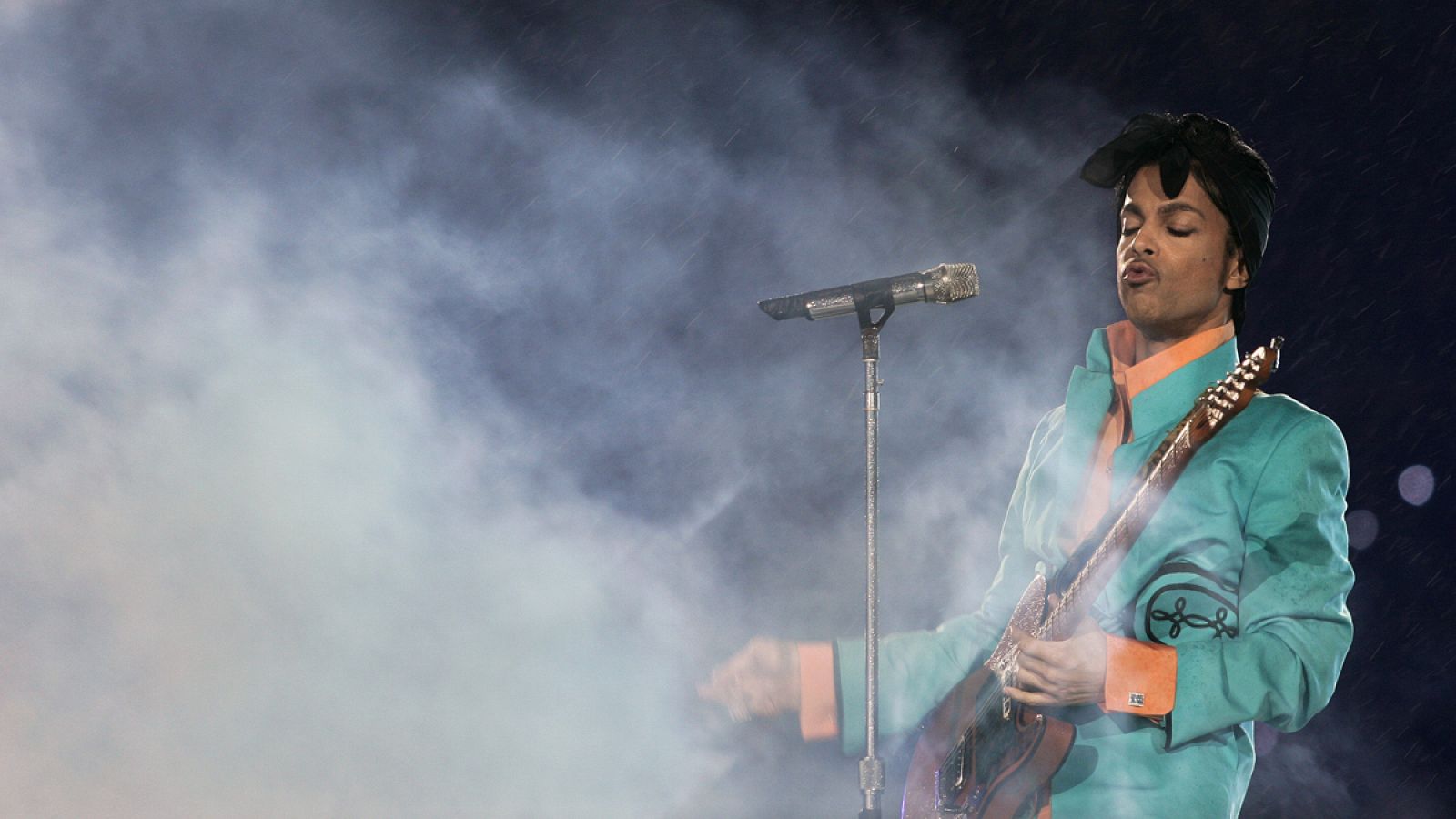 Prince en una imagen de 2007 en una actuación en la Super Bowl.