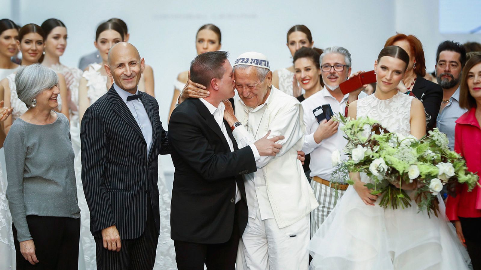 Elio Berhanyer en la Pasarela Costura España el 25 de abril de 2017. Foto: EFE