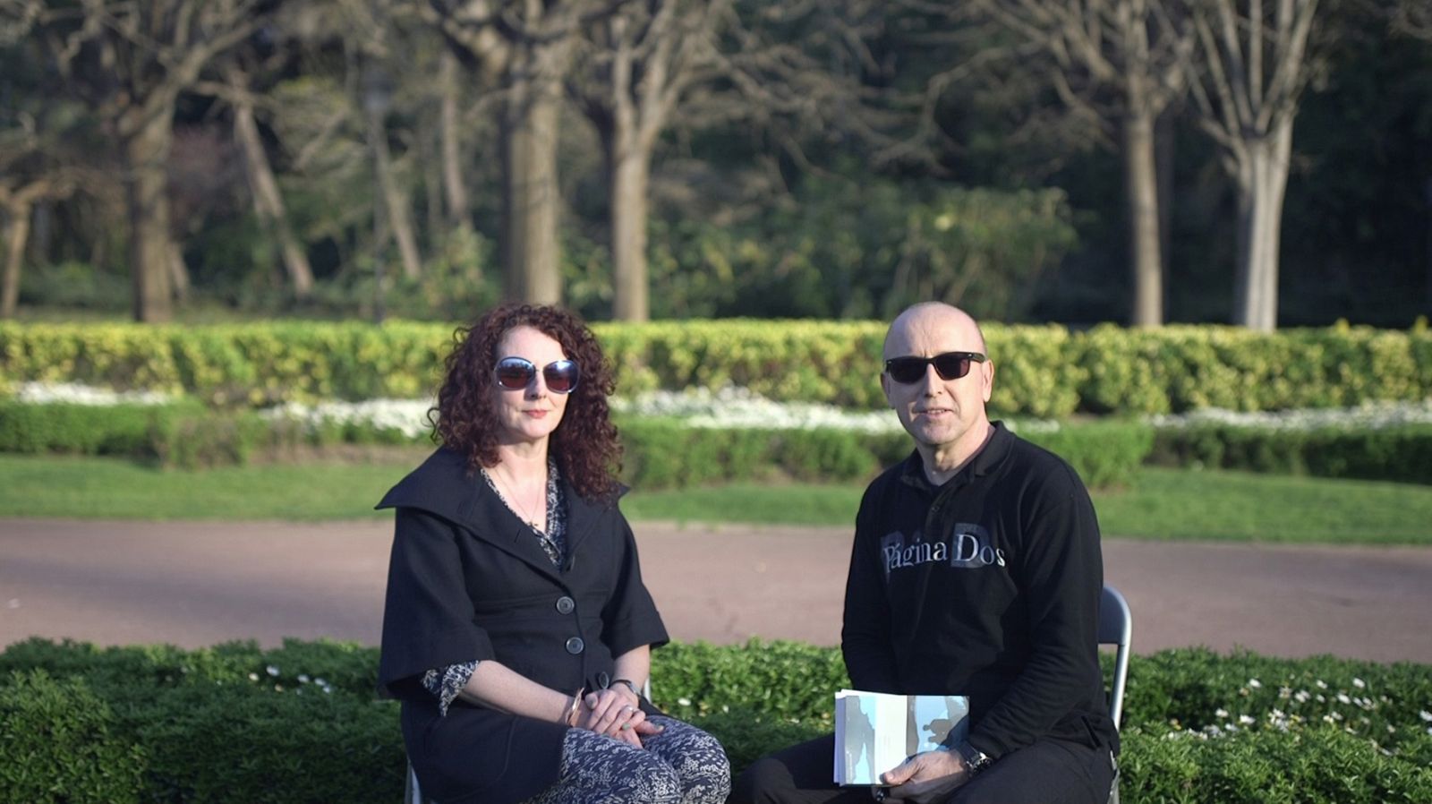 Maggie O'Farrell junto a Óscar López en 'Página Dos'