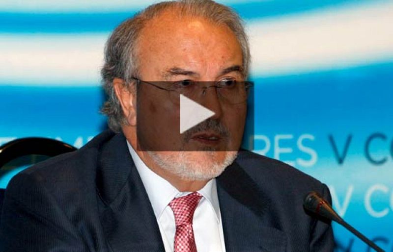 Solbes reconoce que España atraviesa un "duro ajuste", pero asegura que volverá a crecer en 2010