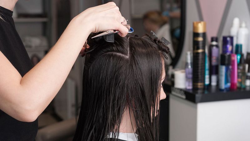 La tasa de paro juvenil baja al 41,6% en el primer trimestre y el paro de larga duración cae un 3,2%