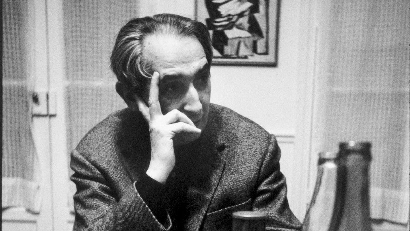 Fotografía del intelectual brasileño Mario Pedrosa, 1969.