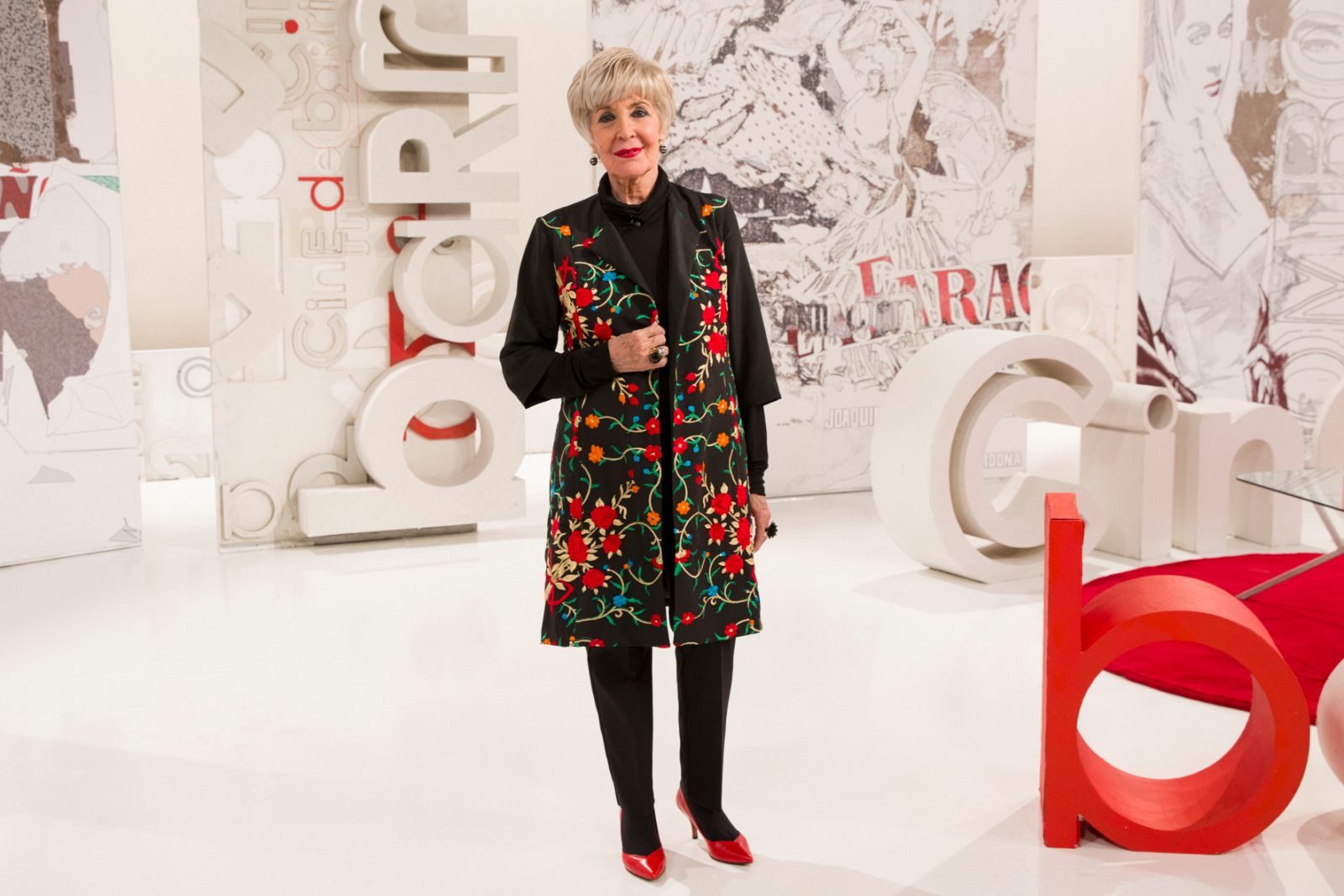 Concha Velasco en el plató de 'Cine de Barrio'