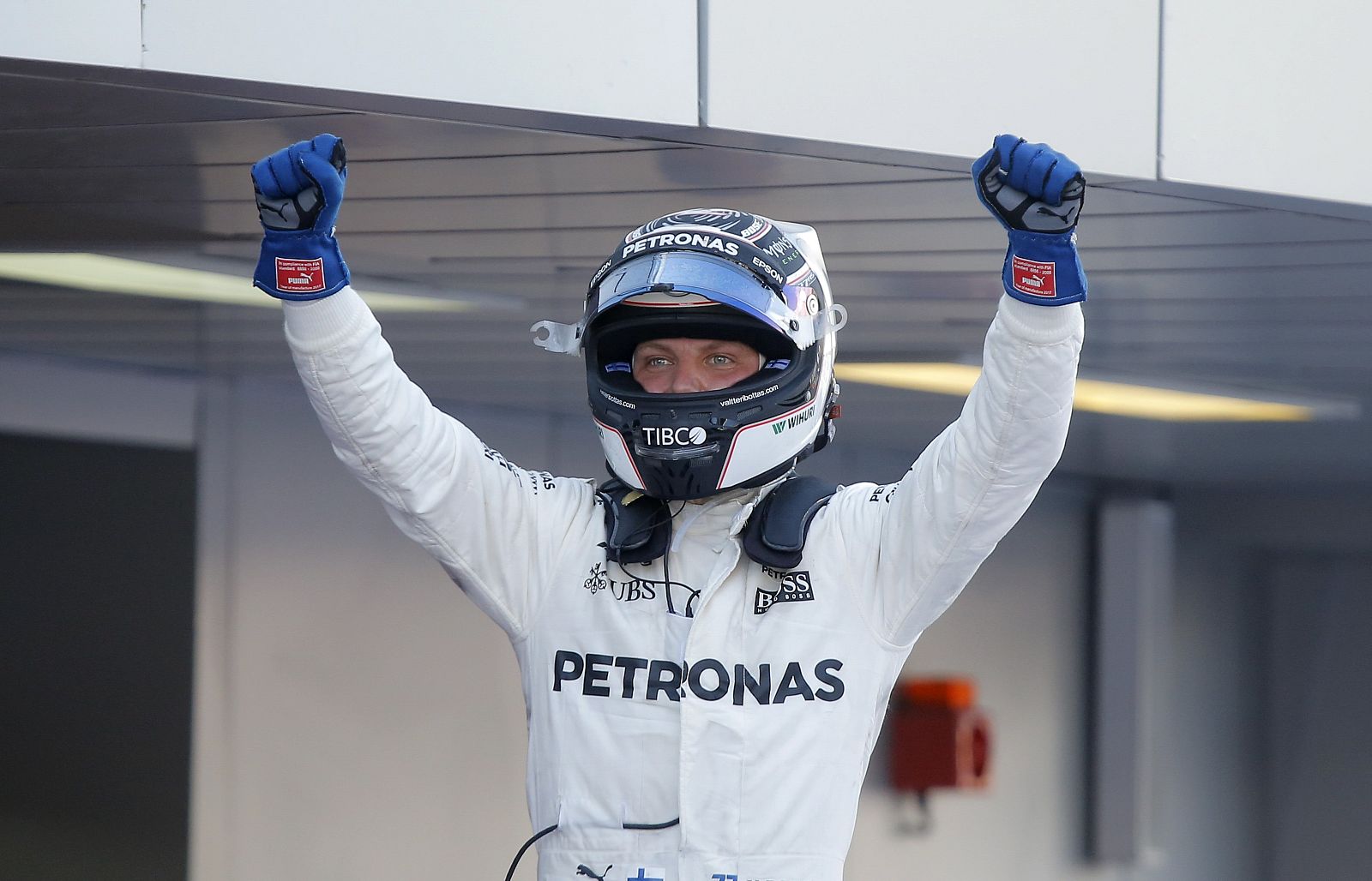 Bottas celebra su victoria en Sochi