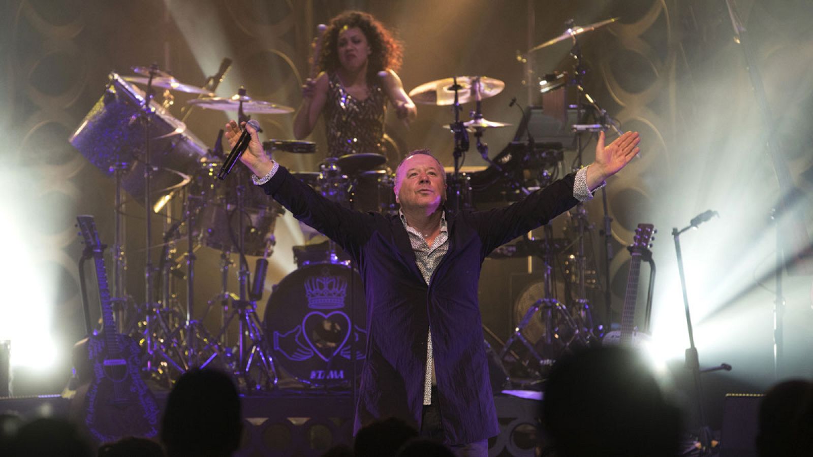 Energía y épica sin teclados, en la gira acústica de Simple Minds