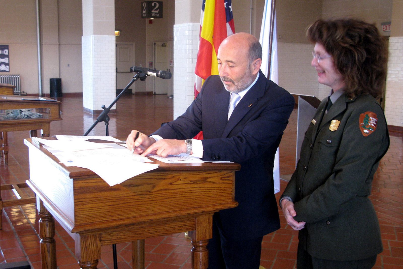 NUEVA YORK Y A CORUÑA HERMANAN ESTATUA DE LA LIBERTAD Y LA TORRE DE HÉRCULES