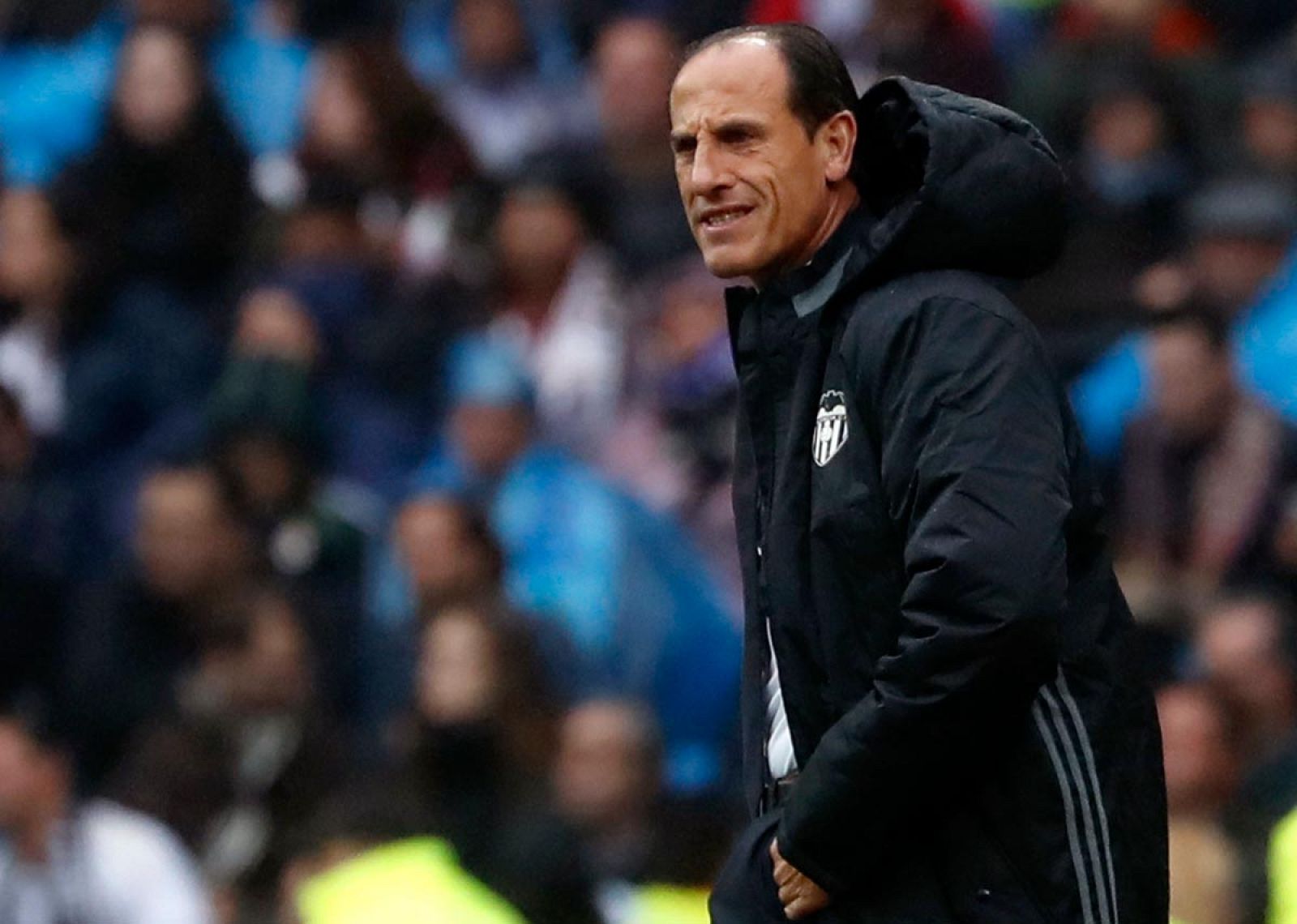 Voro dando instrucciones durante un partido del Valencia.