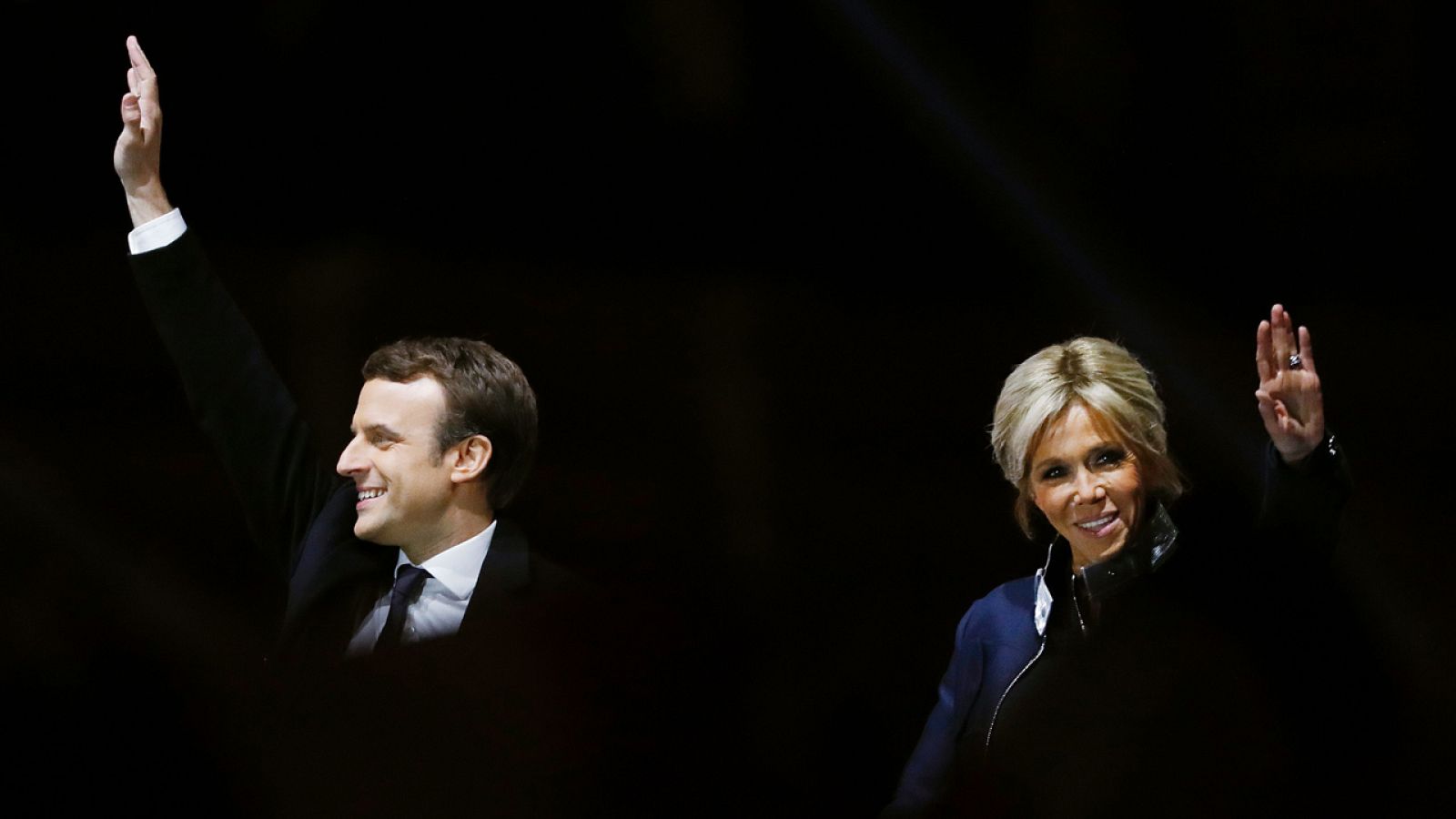 El presidente electo de Francia, Emmanuel Macron y su esposa, Brigitte Trogneux