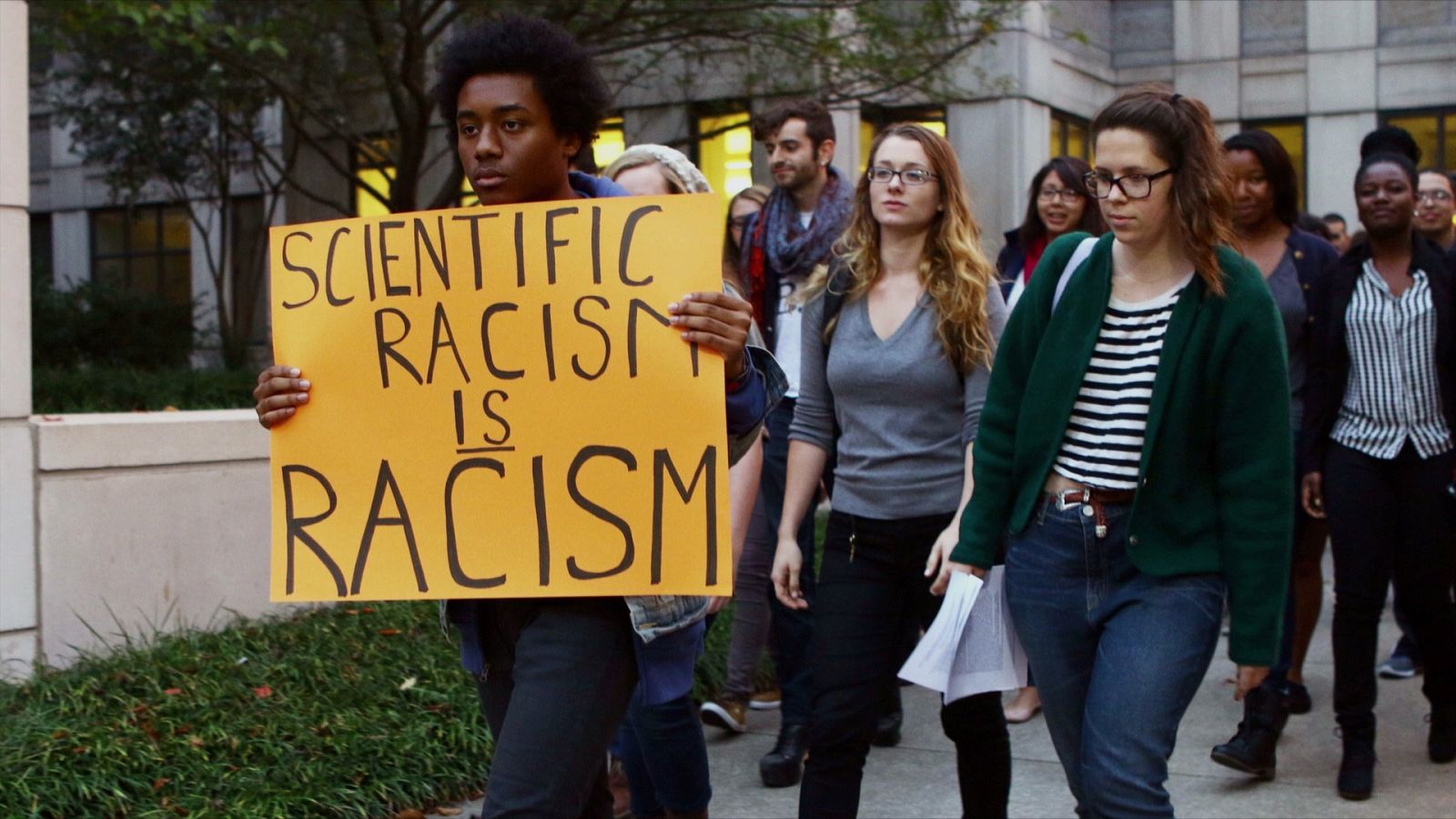 El racismo cientfico es racismo, una iagen del reportaje de 'Documentos TV'