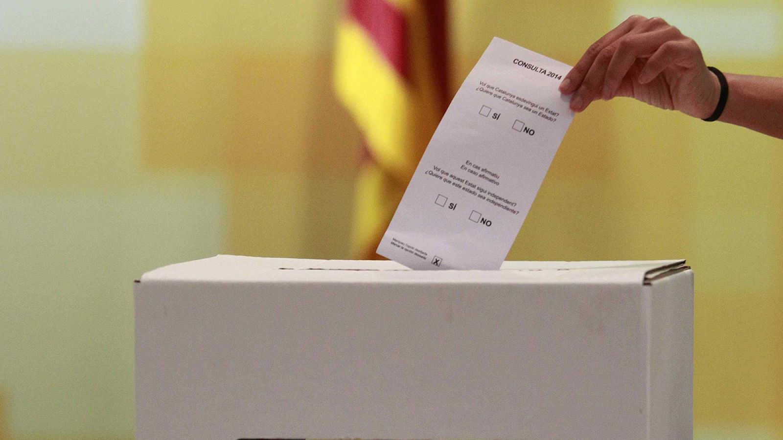 Imagen de archivo de una urna de cartón