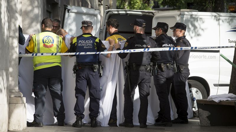 Mueren dos adolescentes en Madrid tras desprenderse el suelo del ascensor y caer al vacío