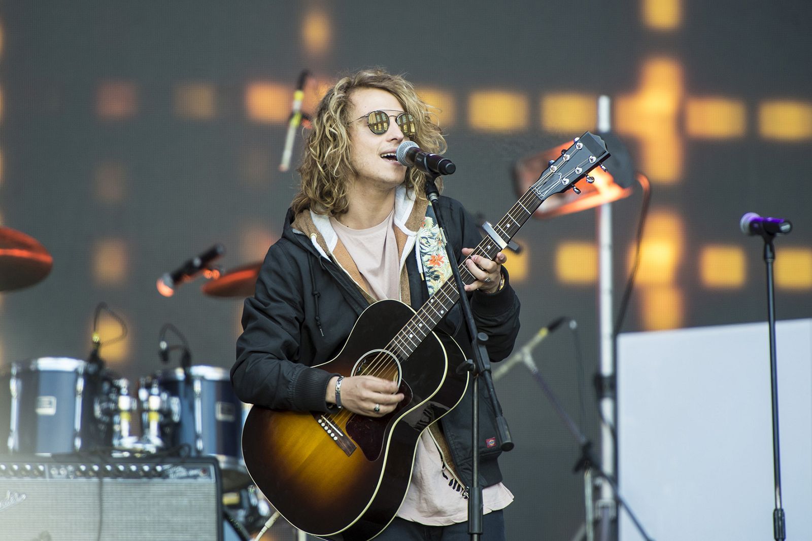 Actuación de Manel en el Eurovillage