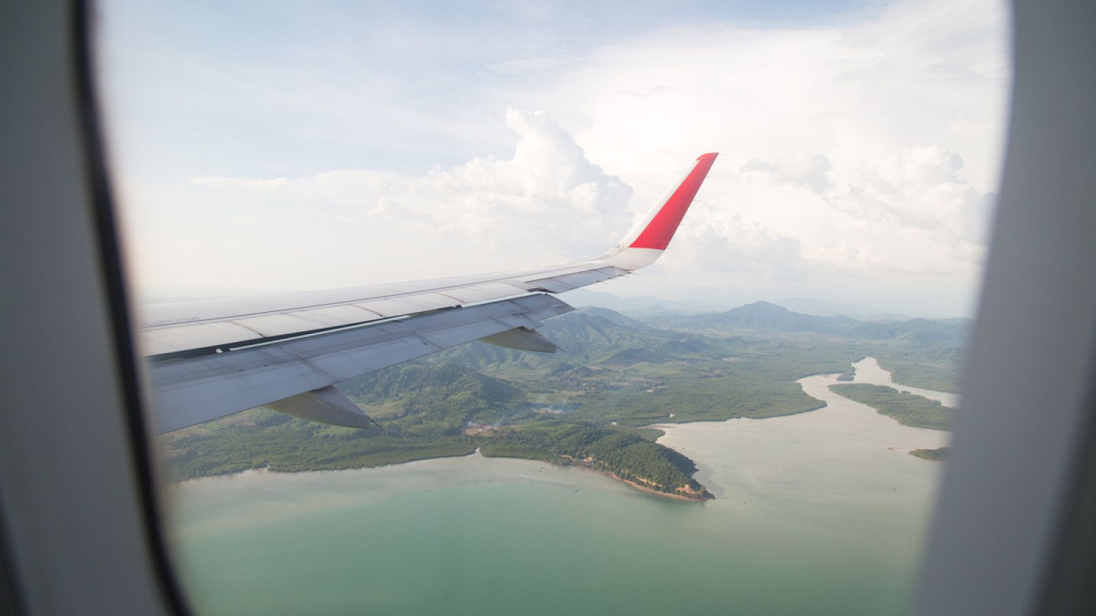 Cuando se reduce la actividad solar, los rayos cósmicos son capaces de penetrar en el interior de las aeronaves.