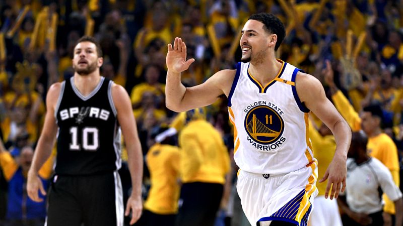 Los Warriors se sobreponen a un mal inicio y se adelantan a los Spurs