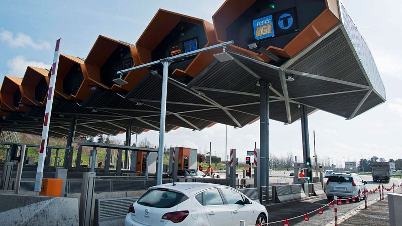 La italiana Atlantia lanza una OPA por la totalidad de la gestora de autopistas Abertis por 16.341 millones de euros 