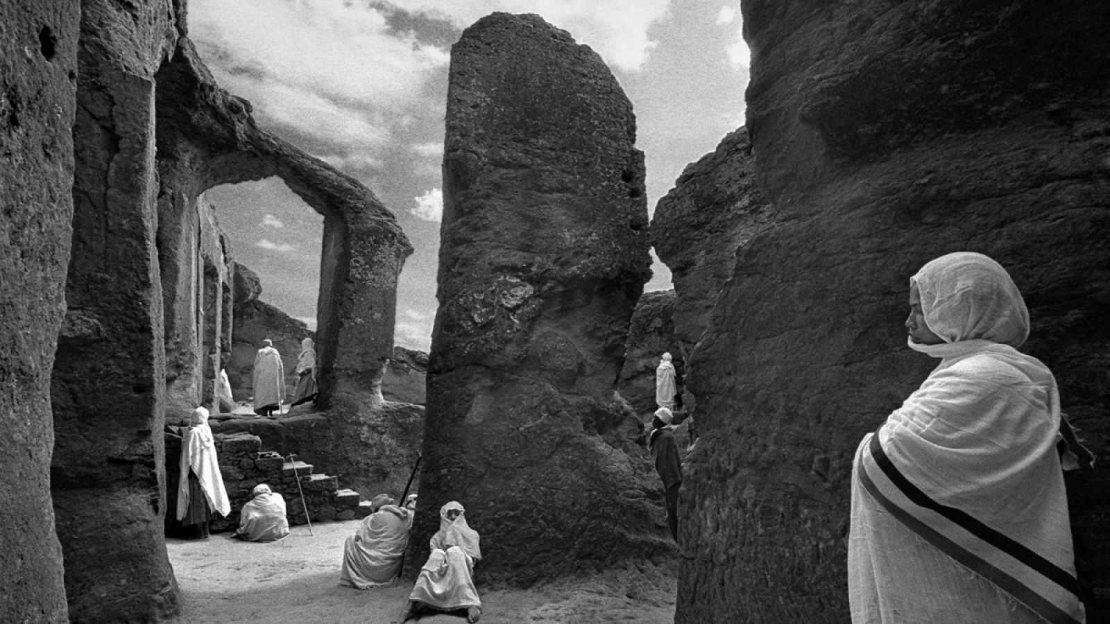 Cristina García Rodero presenta en el Fernán Gómez 'Lalibela, cerca del cielo', dentro de PhotoEspaña 2017.