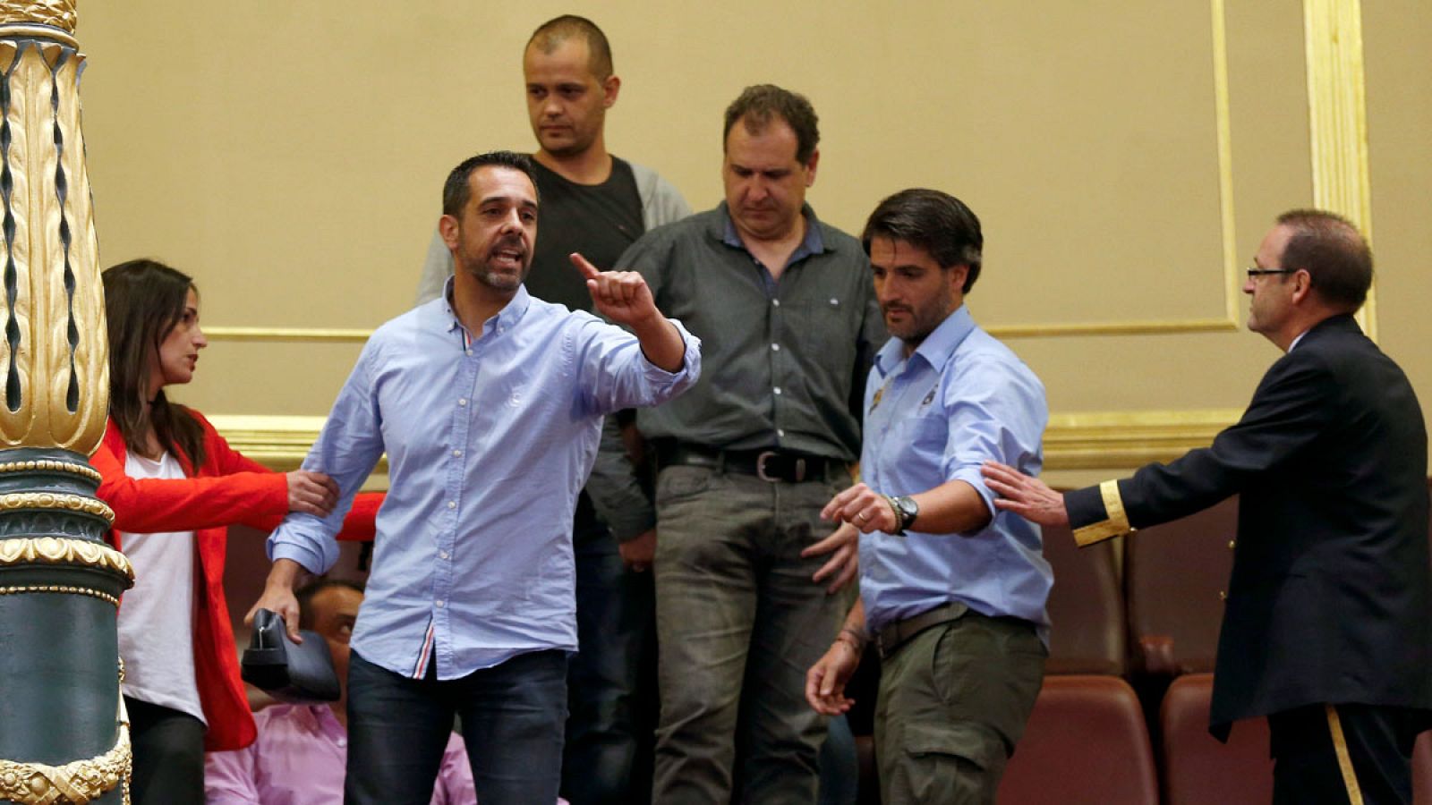 Varios representantes de los estibadores durante el pleno en el que el Congreso ha convalidado el real decreto ley.