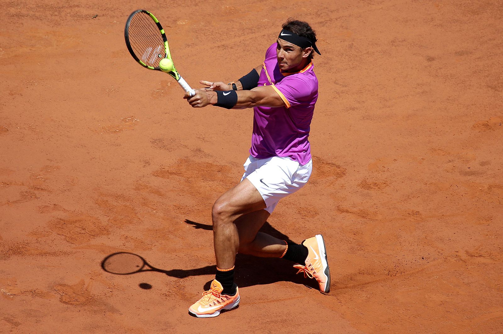 Rafa Nadal avanza a los cuartos de final del Torneo de Roma.