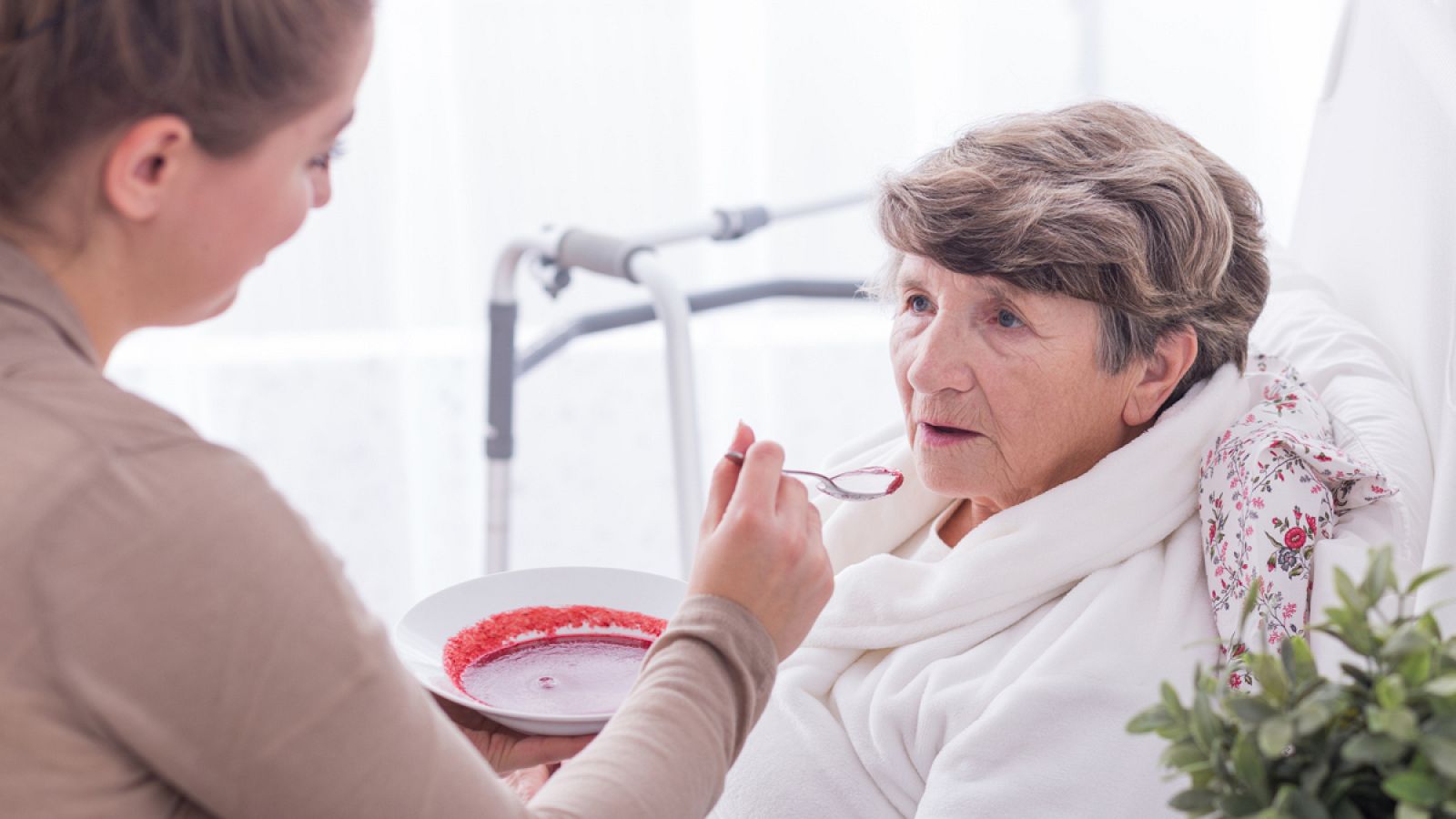 El alzhéimer es una enfermedad neurodegenerativa que genera una gran dependencia.