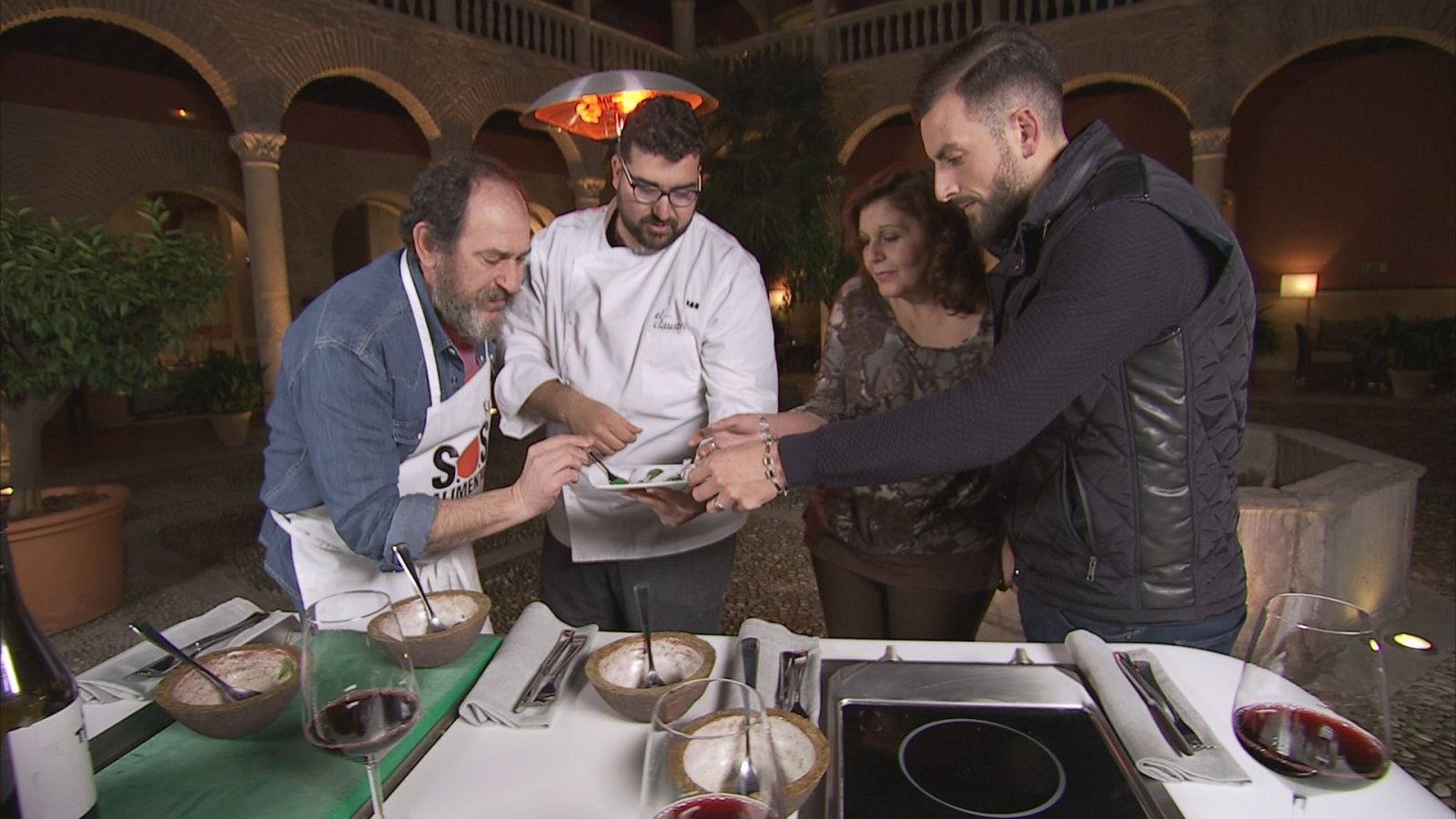 Karra y sus cómplices cocinarán platos con vaca pajuna, un alimento común en Sierra Nevada