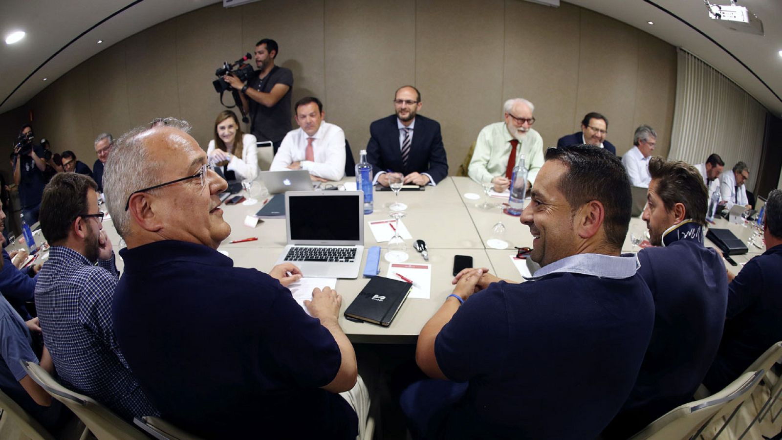 Los sindicatos de los estibadores y la patronal se han reunido tras la convalidación del real decreto ley
