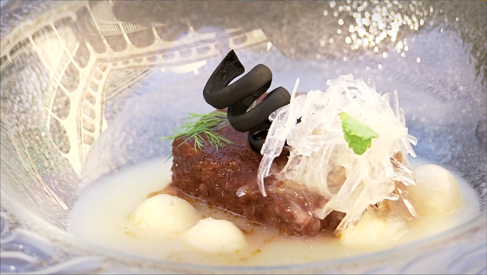 Carrillera de vaca pajuna con garbanzos y jamón