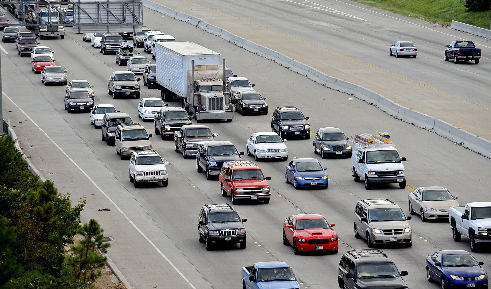 Miles de ciudadanos huyen de Texas ante la llegada del huracán 'Ike'