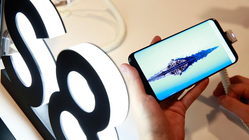 Una foto y una lentilla bastan para burlar el escáner de iris del nuevo móvil de Samsung