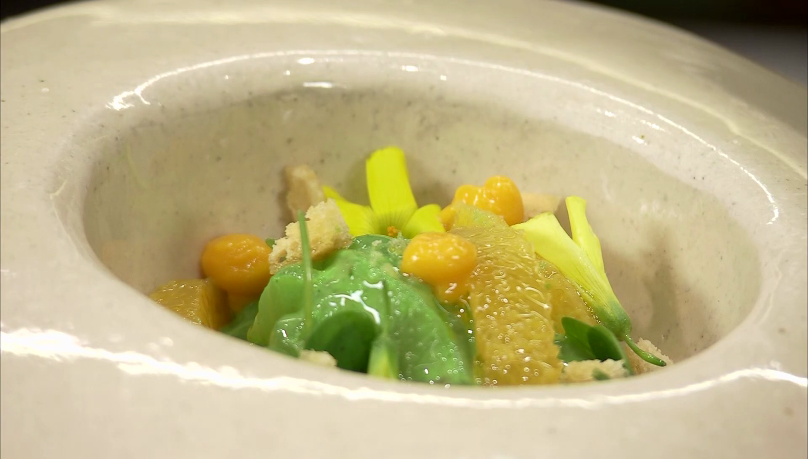 Marinado de mero con naranja blanca y oxalis