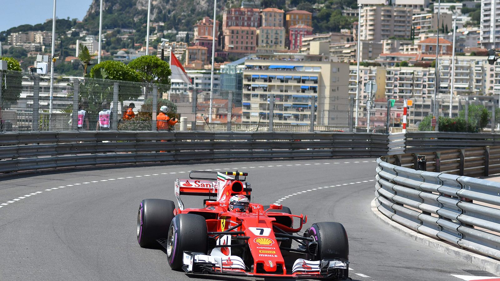 Raikkonen vuela en Mónaco y Sainz saldrá sexto