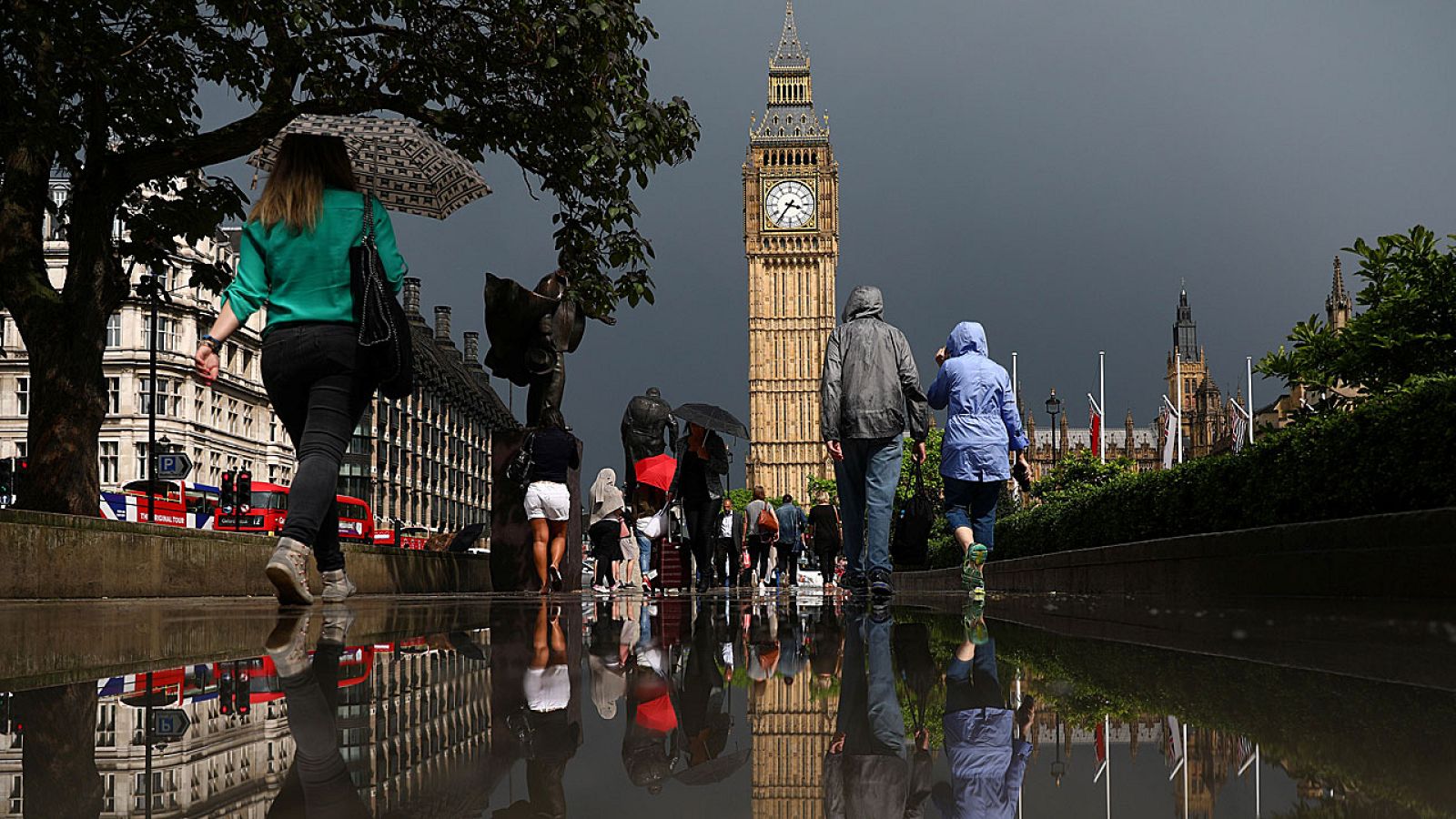 El sistema electoral británico es mayoritario por lo que el que saque más votos, aunque sea sólo uno más, se lleva el escaño.