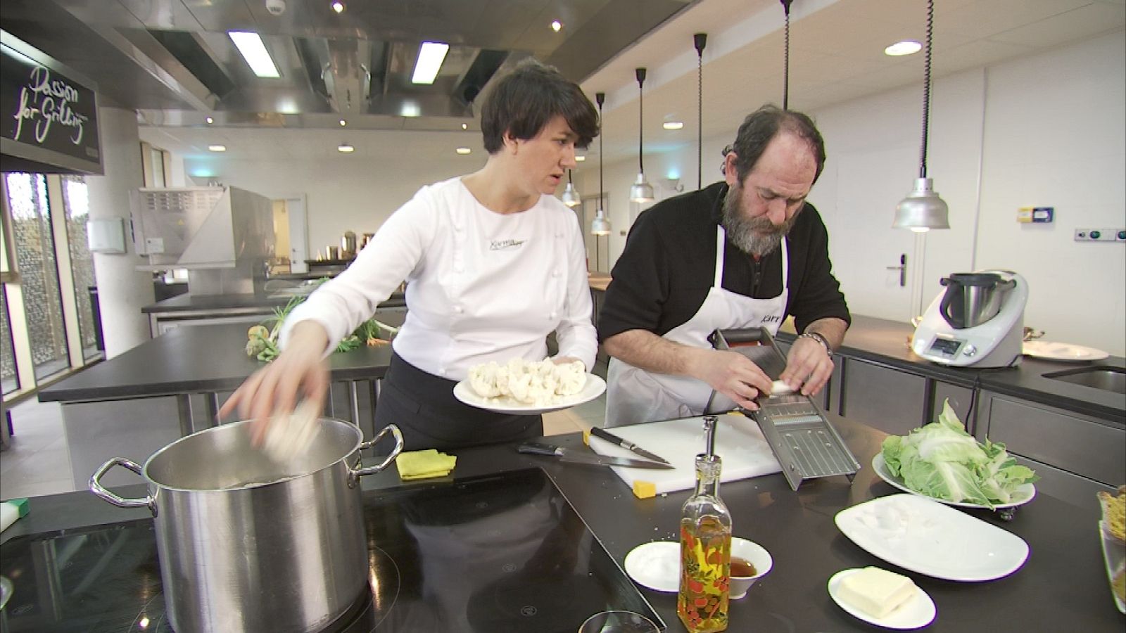 Karra Elejalde cocinará con Aizpea Oihaneder (chef del restaurante Xarma de Donostia) una receta que tendrá al cerdo euskal txerria como protagonista