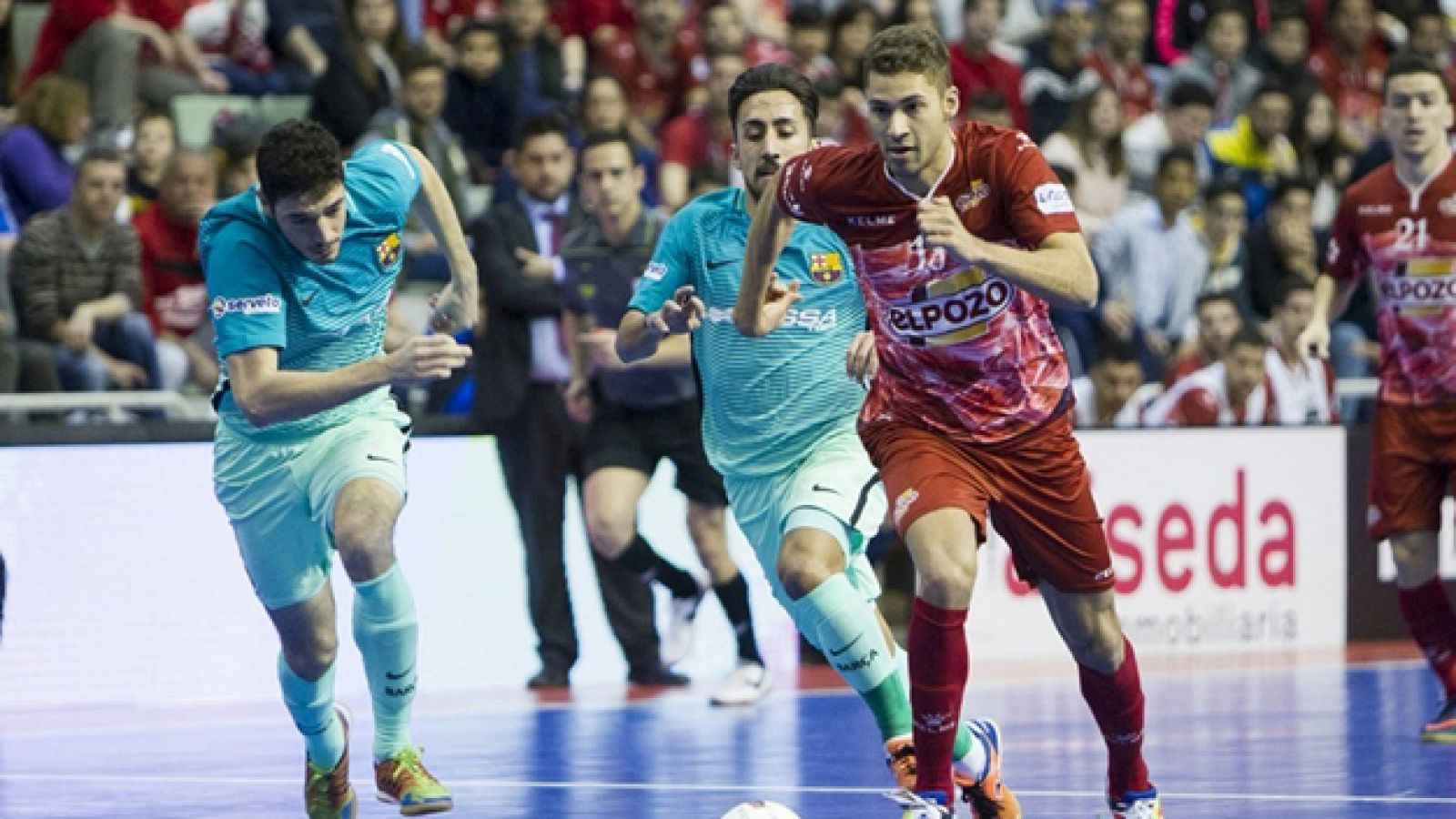 ElPozo gana 3-2 al Barça en un duelo de poder a poder