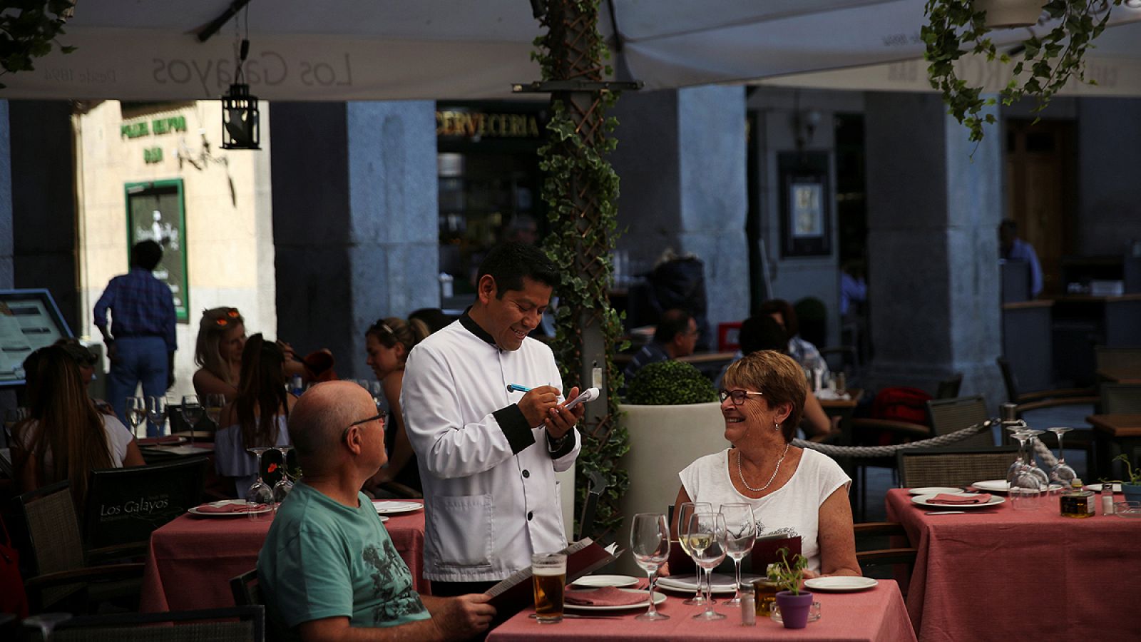Imagen de una terraza comercial en el centro de Madrid