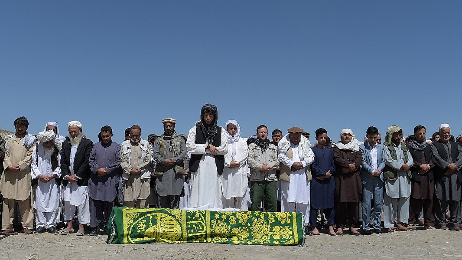Funeral por una de las víctimas del atentado en Kabul